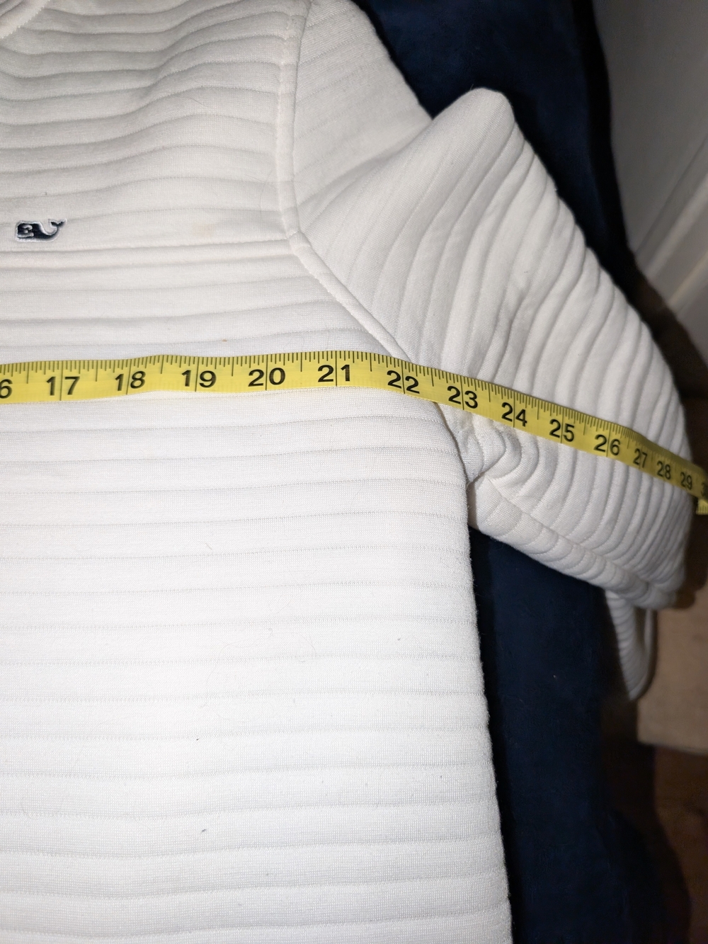 Vineyard Vines XL White Quilted Pullover with Light Blue Snap Trim - Picture 5 of 5